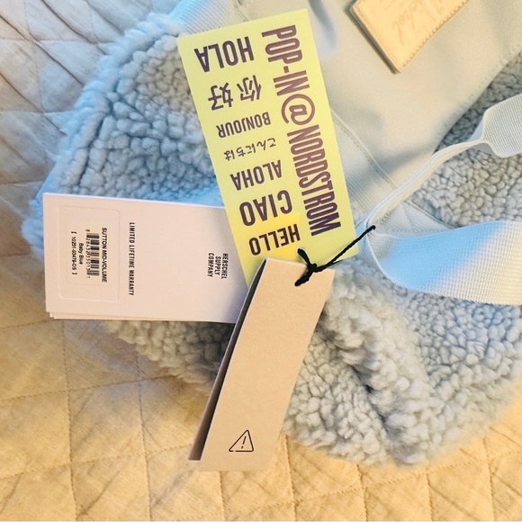 🆕 Pop-In @Nordstrom x Herschel Supply Co Sutton Messenger Bag. NWT 🩵🩵🩵 - Picture 7 of 8